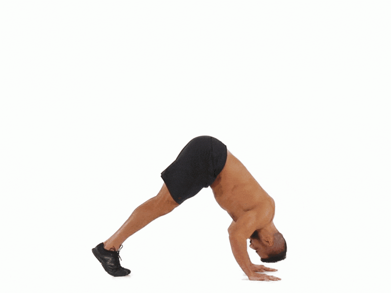Bài tập chống đẩy pike pushups giúp phần thân trên của nam giới đầy đặn hơn