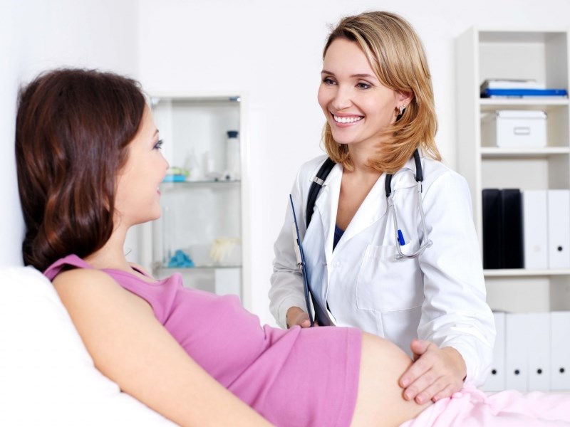 Trong suốt thai kỳ, nếu bạn gặp những thay đổi bất thường nào hãy liên hệ ngay với bác sĩ!