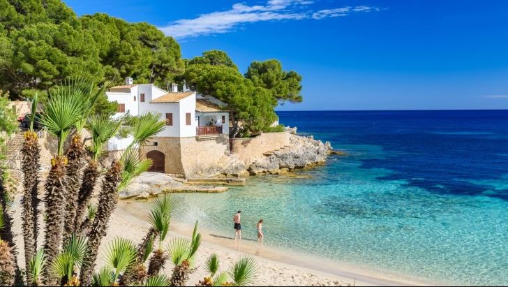 Tây Ban Nha với những bãi biển xanh ngắt