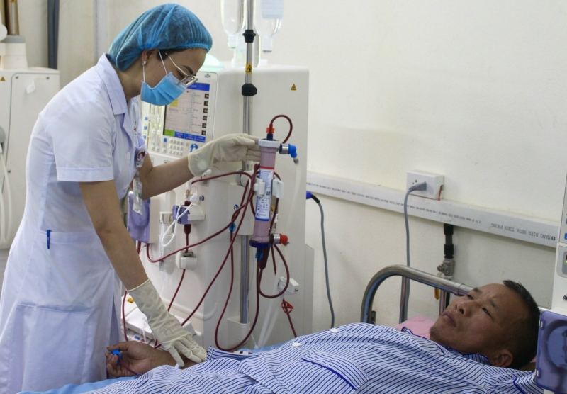 Kỹ thuật lọc máu được BV Bạch Mai đào tạo, chuyển giao kỹ thuật cho BVĐK tỉnh Lào Cai - Ảnh: Báo sức khỏe & Đời sống
