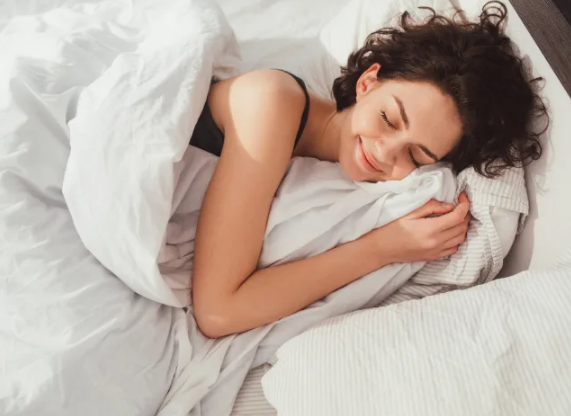 Một chiếc giường thoải mái giúp bạn ngủ ngon hơn