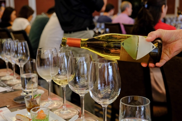 Chai rượu vang Chardonnay, 2018 từ nhà sản xuất rượu vang Valley View.