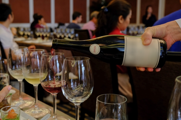 Chai rượu vang Pinot Noir, 2021 đến từ nhà sản xuất rượu vang Illahe.
