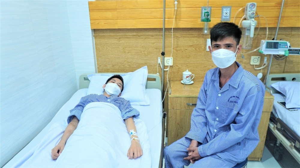 2 anh em người bệnh trước phẫu thuật ghép thận tại Bệnh viện Hữu nghị Việt Tiệp - Ảnh: BVCC
