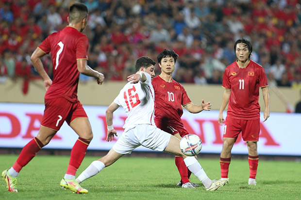 Các chơi của ĐT Việt Nam ở trận đấu với ĐT Syria là khác hẳn trận gặp Hồng Kông, sáng sủa, đường nét và thuyết phục hơn rất nhiều 
