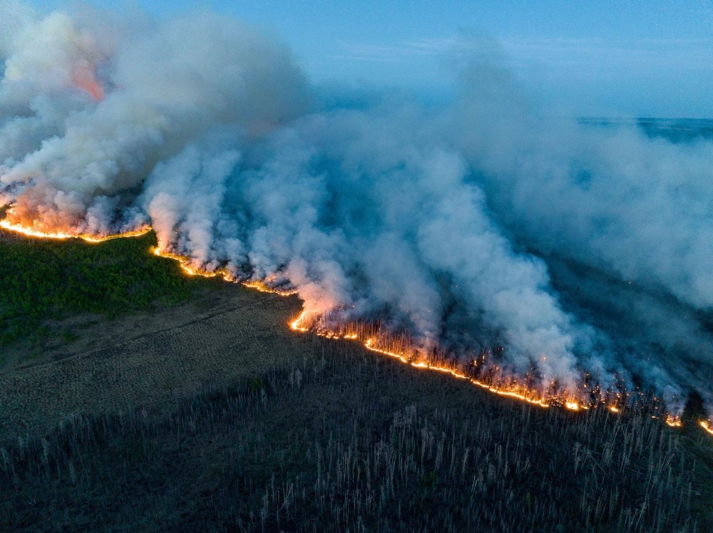 Những vụ cháy rừng ở Canada trong tháng 6 đã tạo mức phát thải kỷ lục, khiến chất lượng không khí nhiều nơi xấu đi nghiêm trọng - Ảnh: BC Wildfire Service 