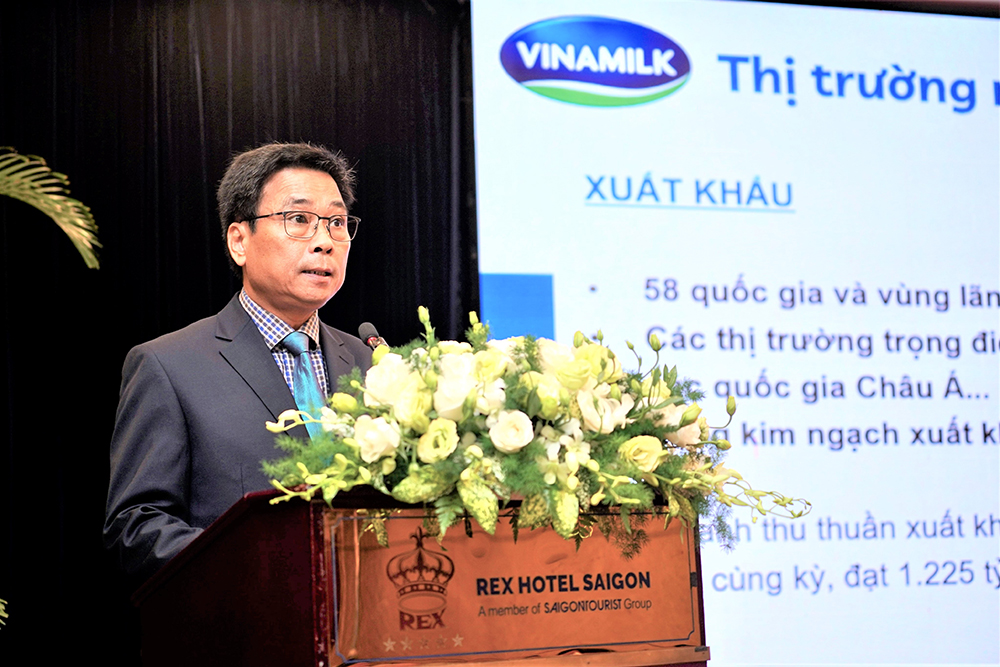 Ông Lê Hoàng Minh - Giám đốc khối Sản xuất của Vinamilk trình bày tham luận tại Diễn đàn