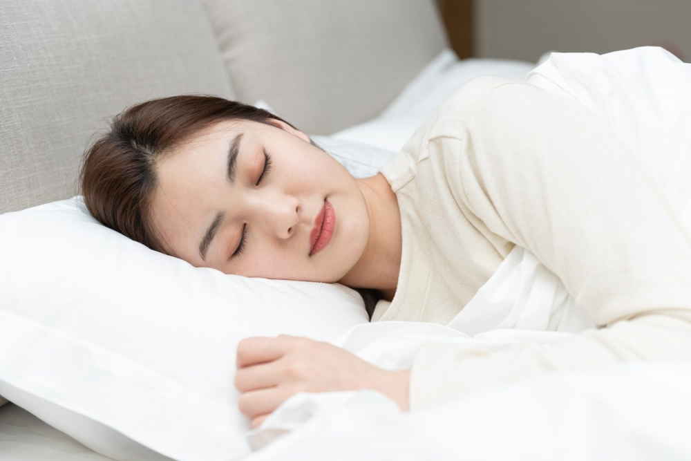 Ngủ nằm nghiêng đủ giúp giải quyết vấn đề há miệng, thở bằng miệng 