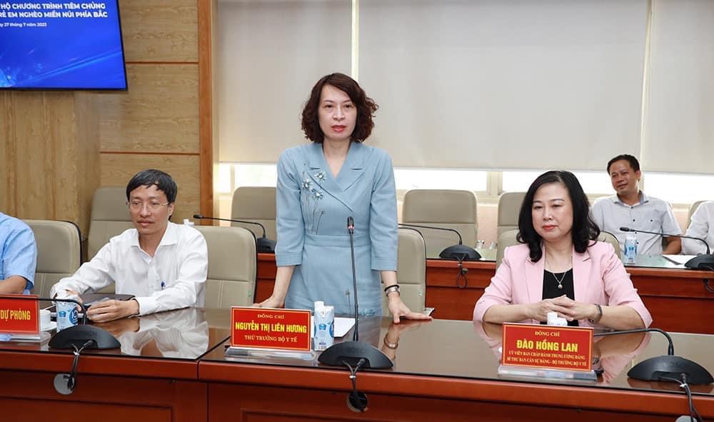 Thứ trưởng Bộ Y tế Nguyễn Thị Liên Hương thay mặt Bộ Y tế phát biểu tại lễ tiếp nhận vaccine 5 trong 1
