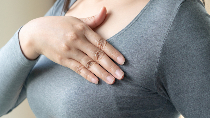 Hormone dao động ở giai đoạn mãn kinh có thể khiến nhiều chị em bị sưng ngực