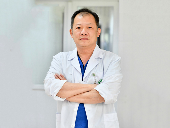TS Dương Đức Hùng, bác sĩ chuyên ngành phẫu thuật tim mạch, lồng ngực