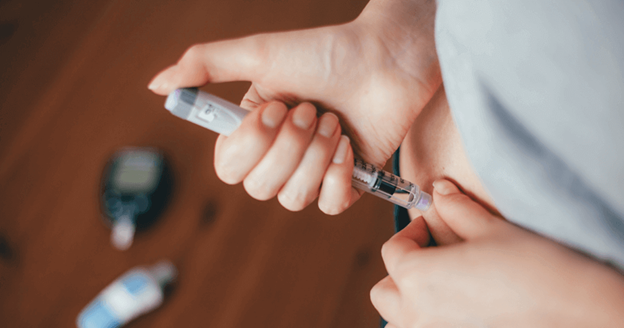 Người bệnh phải dùng thuốc tiêm insulin có thể cần đo đường huyết thường xuyên hơn
