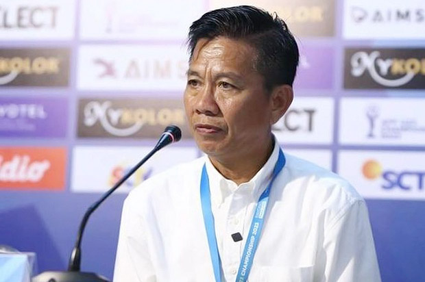 HLV Hoàng Anh Tuấn không thật vui khi trả lời họp báo sau trận đấu   