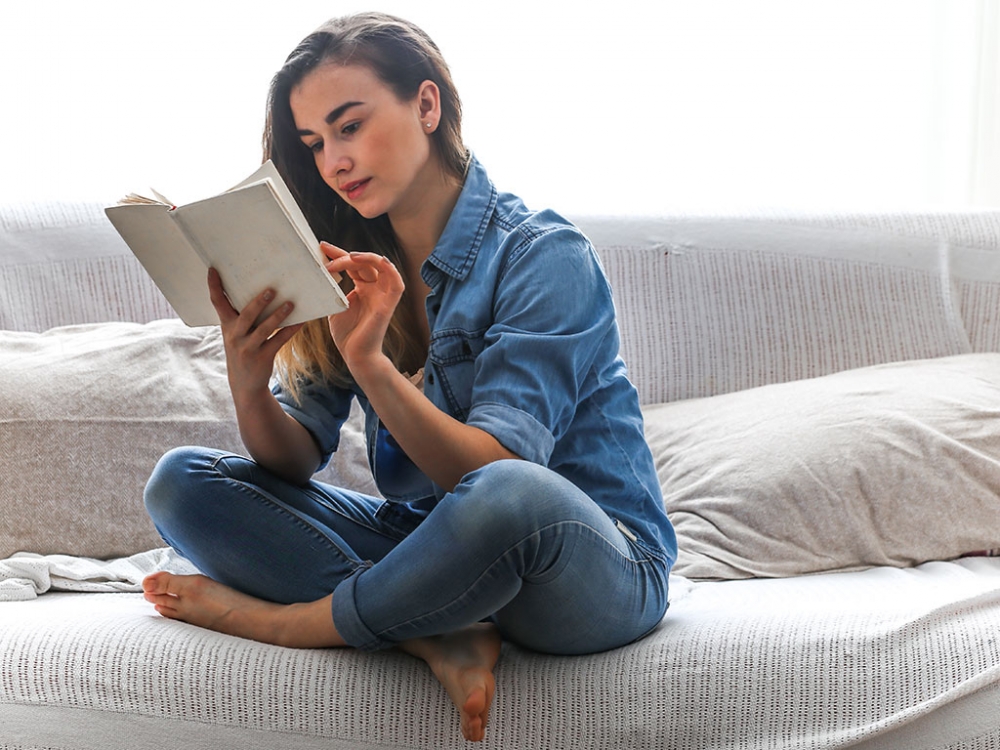 Đọc sách, thư giãn giúp giảm bớt căng thẳng, tăng cường trí tuệ