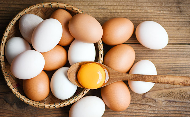 Trứng gà và trứng vịt đều mang nhiều chất dinh dưỡng 