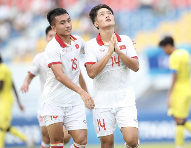Quốc Việt (14) đã tìm được bàn thắng đầu tiên cho mình tại giải vô địch U23 ĐNÁ 2023 này - Ảnh: 24h