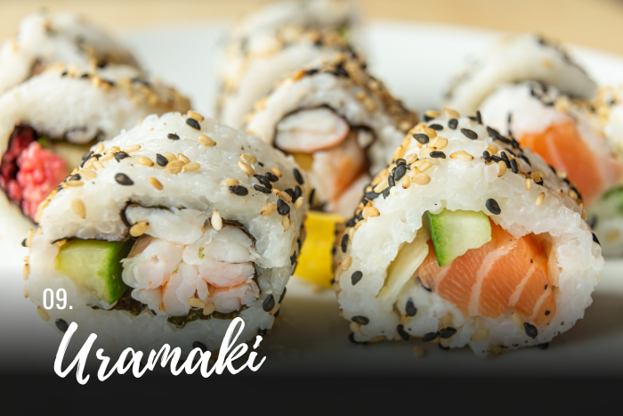 Nếu như các cuộn sushi khác đều có rong biển cuộn bên ngoài với cơm bên trong thì Uramaki lại ngược lại.