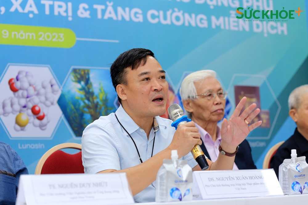 DS. Nguyễn Xuân Hoàng - Phó Chủ tịch Hiệp hội Thực phẩm chức năng Việt Nam đã đưa ra rất nhiều thông tin về ứng dụng công nghệ sinh học trong lĩnh vực y tế tại Hội thảo - Ảnh: Hiệp Nguyễn