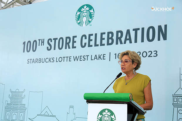 Bà Patricia Marques - Tổng Giám đốc Starbucks Vietnam phát biểu tại lễ khai trương cửa hàng thứ 100 tại thị trường Việt Nam