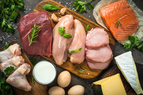 Thịt, cá và trứng là nguồn choline dồi dào, cần thiết cho não bộ