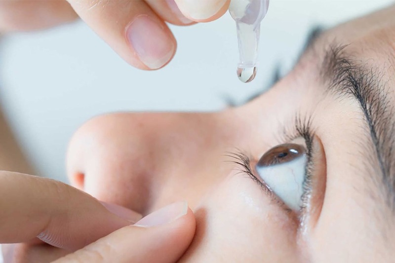 Bác sĩ khuyến cáo, người bệnh không nên tự ý điều trị đau mắt đỏ để tránh biến chứng