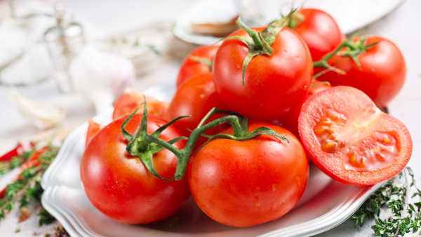 Cà chua là loại thực phẩm vô cùng quen thuộc trong các bữa ăn hàng ngày.