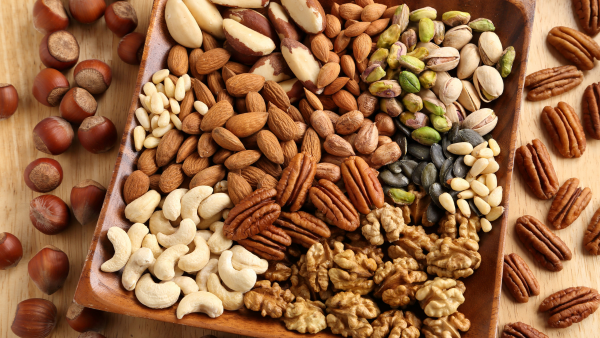 Các loại hạt dinh dưỡng chứa nhiều dưỡng chất có lợi cho sức khỏe con người.