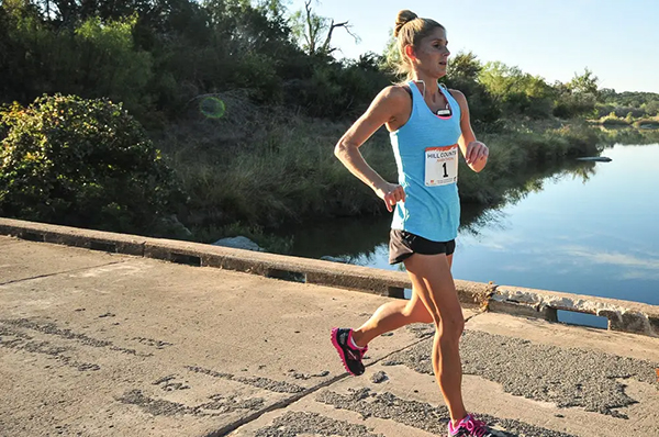 Vận động viên marathon Liz Ferguson đã duy trì thành tích chạy ổn định ít nhất 3km một ngày trong hơn 9 năm (từ năm 2014 đến nay) - Ảnh: Liz Ferguson.