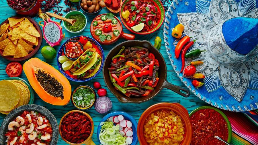 Người Mexico nấu ăn với các nguyên liệu bản địa như ớt, ngô, quả bơ, đậu