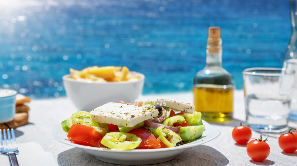 Các món ăn đậm vị Địa Trung Hải thường sử dụng dầu olive, rau củ quả tươi và phô mai