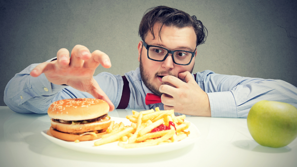 Nhịn ăn sẽ khiến cơ thể thèm ăn những món không tốt cho cơ thể.