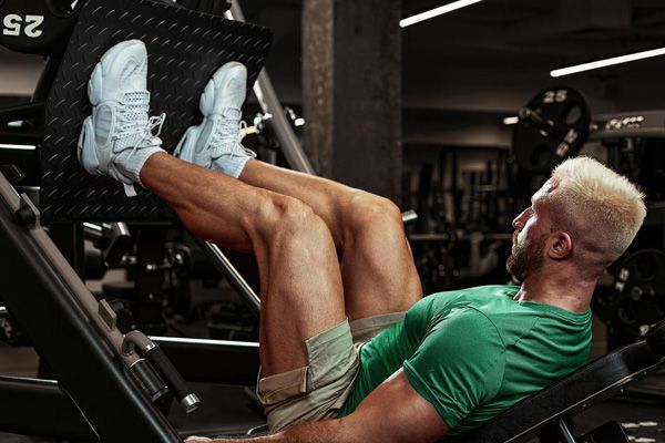 Bài tập thể lực giúp rèn luyện nhóm cơ bắp lớn ở thân dưới và chân