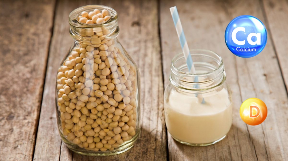 Quá trình sản xuất sữa đậu nành sẽ bổ sung thêm vitamin D và calci nhằm cải thiện giá trị dinh dưỡng