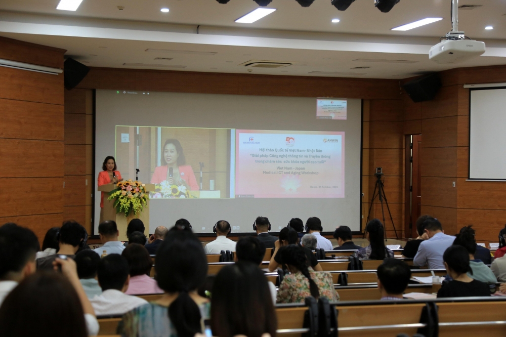 PGS.TS Hồ Thị Kim Thanh trình bày những khó khăn trong chăm sóc Sức khỏe người cao tuổi tại Việt Nam - Ảnh: Hiệp Nguyễn/Sức khỏe+