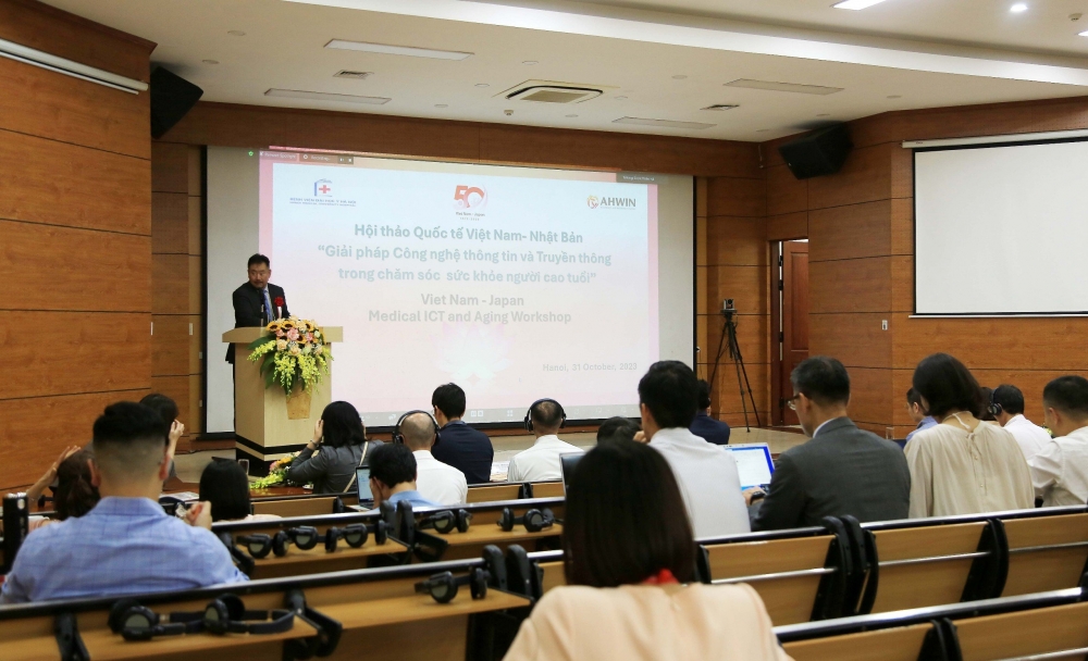 TS Masa Higo - Viện Nghiên cứu Châu Á và Châu Đại Dương thuộc Đại học Kyushu tại hội thảo - Ảnh: Hiệp Nguyễn/sức khỏe+