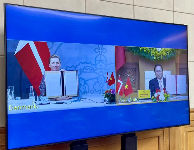 Thủ tướng Việt Nam và Thủ tướng Đan Mạch đưa ra Tuyên bố Chung về việc thiết lập quan hệ Đối tác Chiến lược Xanh giữa Việt Nam và Đan Mạch - Ảnh: ĐSQ Đan Mạch