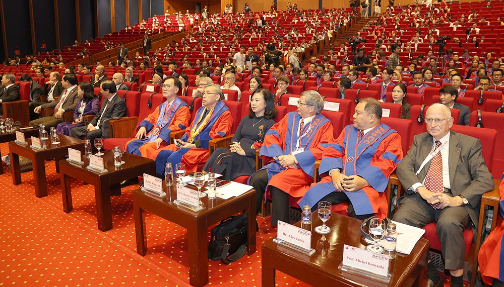 Bộ trưởng Bộ Y tế Đào Hồng Lan đánh giá Đại hội là sự kiện có ý nghĩa cho sự phát triển của cộng đồng y khoa trong khu vực, trên thế giới, đặc biệt cho Việt Nam