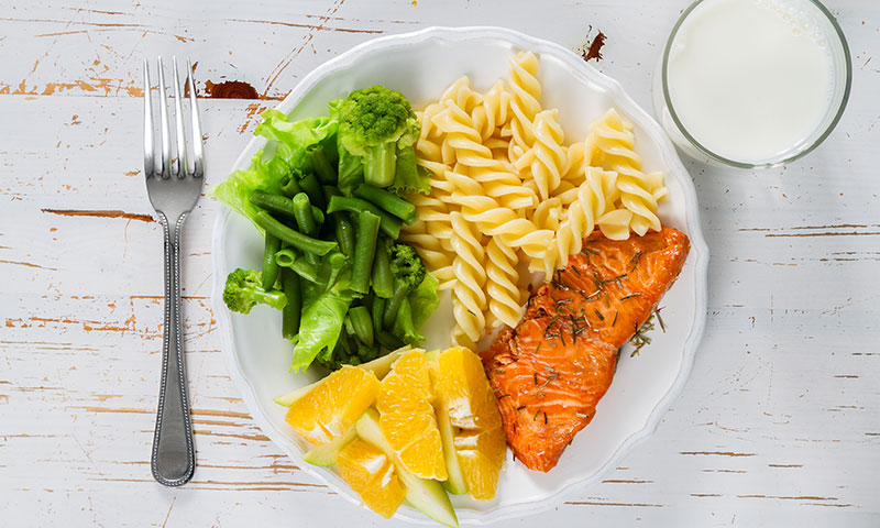 Bữa ăn giúp no lâu cần có thực phẩm giàu chất xơ, lượng protein đầy đủ và carbohydrate lành mạnh
