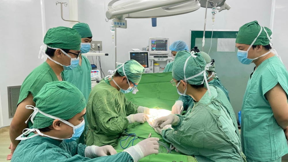Bệnh viện Đa khoa Khánh Hòa phẫu thuật thành công cho bệnh nhi bị dị tật bẩm sinh ở cơ quan tiết niệu - Ảnh: sức khỏe & Đời sống