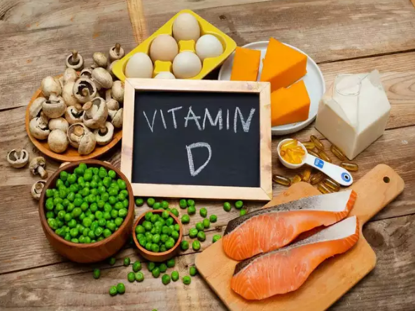Để đảm bảo hấp thu đủ lượng vitamin D cho cơ thể, ngoài việc tiếp xúc với ánh nắng mặt trời, bạn nên bổ sung nguồn thực phẩm giàu vitamin D
