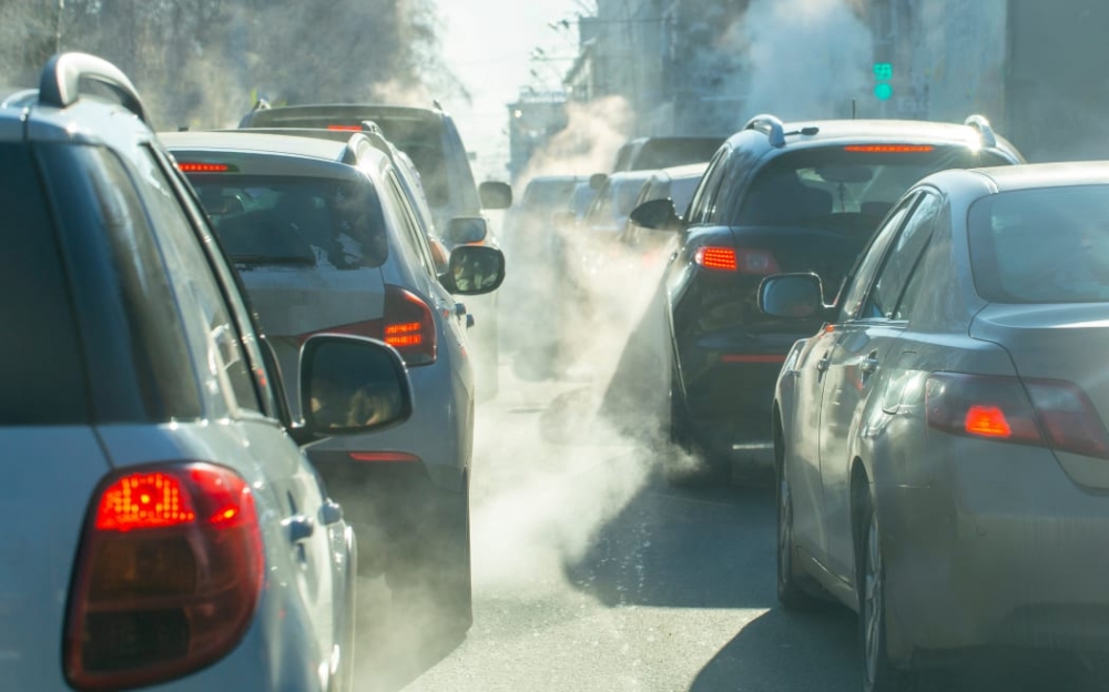 Khí thải từ phương tiện giao thông là một trong những nguyên nhân chính gây ô nhiễm không khí tại đô thị