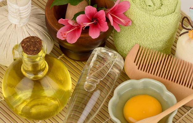 Ủ tóc từ trứng và dầu olive cung cấp dưỡng chất kích thích tóc mọc chắc khỏe và phục hồi