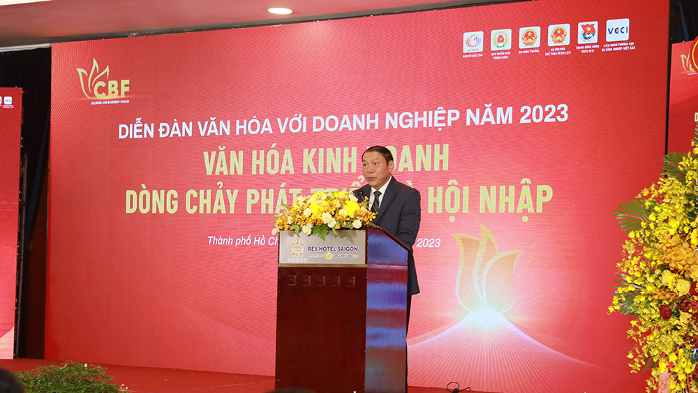 Ông Nguyễn Văn Hùng – Bộ trưởng Bộ Văn hóa, Thể thao và Du lịch – phát biểu khai mạc diễn đàn Văn hóa với doanh nghiệp năm 2023