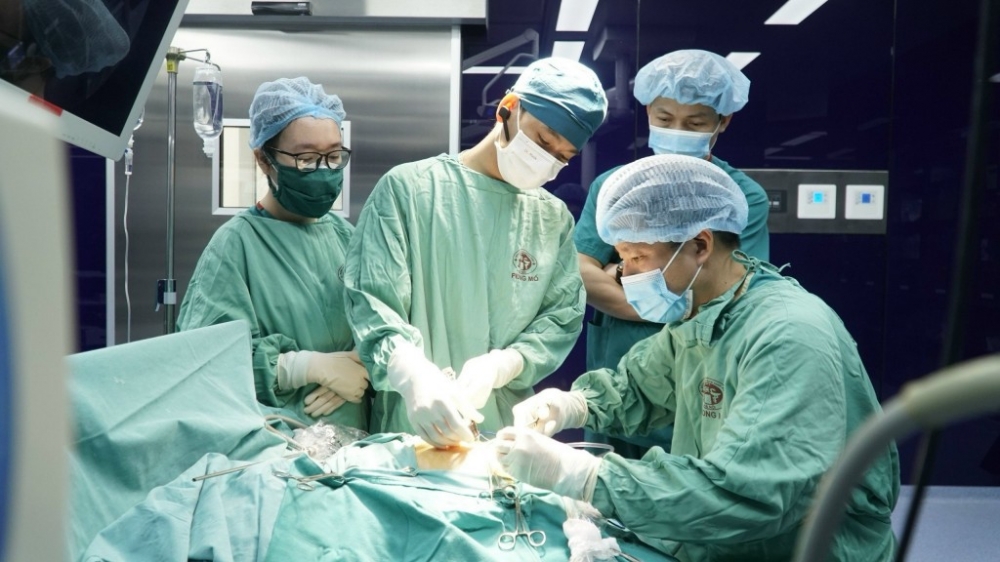 Bệnh viện Đa khoa Xanh Pôn phẫu thuật nội soi một đường rạch qua rốn điều trị nang ống mật chủ - Ảnh: Tuổi Trẻ Thủ Đô