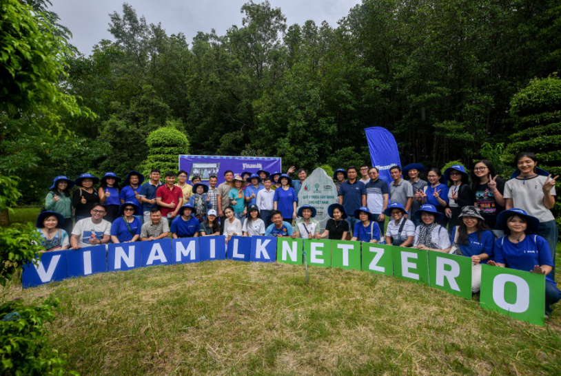 Tại Cà Mau, năm 2018, Vinamilk đã trồng 100.000 cây xanh trong chương trình Quỹ 1 triệu cây xanh cho Việt Nam