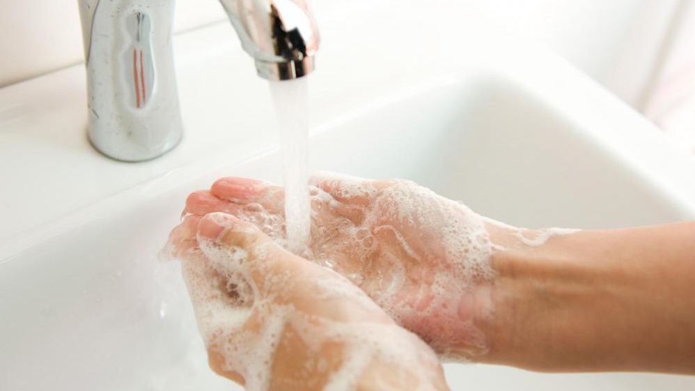 Thường xuyên rửa tay với xà phòng góp phần ngăn chặn sự lan truyền mầm bệnh