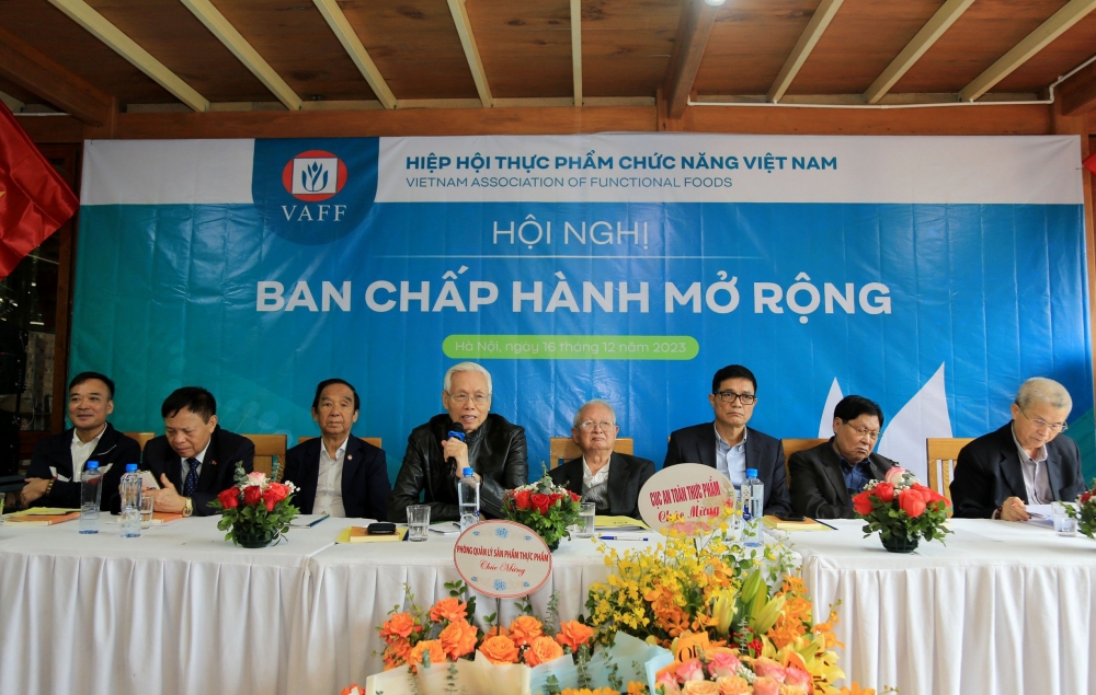 Đoàn chủ tịch chủ trì phần thảo luận Hội nghị Ban chấp hành mở rộng năm 2023 - Ảnh: Hiệp Nguyễn