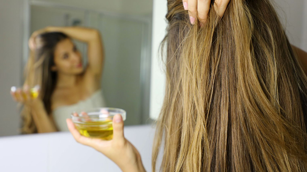 Cách dùng dầu dưỡng chăm sóc mái tóc mùa Đông   - Ảnh 5