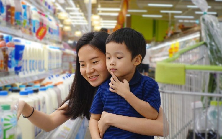 UNICEF kêu gọi cải thiện các quy định đối với thực phẩm bổ sung được sản xuất thương mại cho trẻ em, cũng như cấm tiếp thị và ghi nhãn gây hiểu lầm