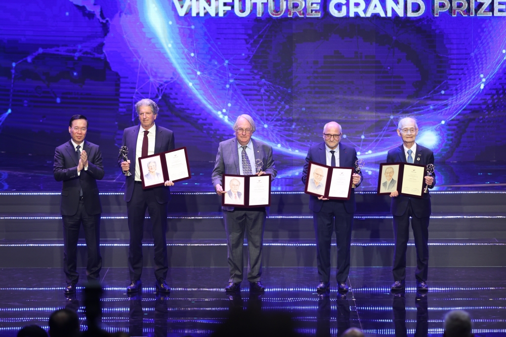 Chủ tịch nước Võ Văn Thưởng trao Giải thưởng Chính VinFuture trị giá 3 triệu đô cho 4 chủ nhân giải thưởng